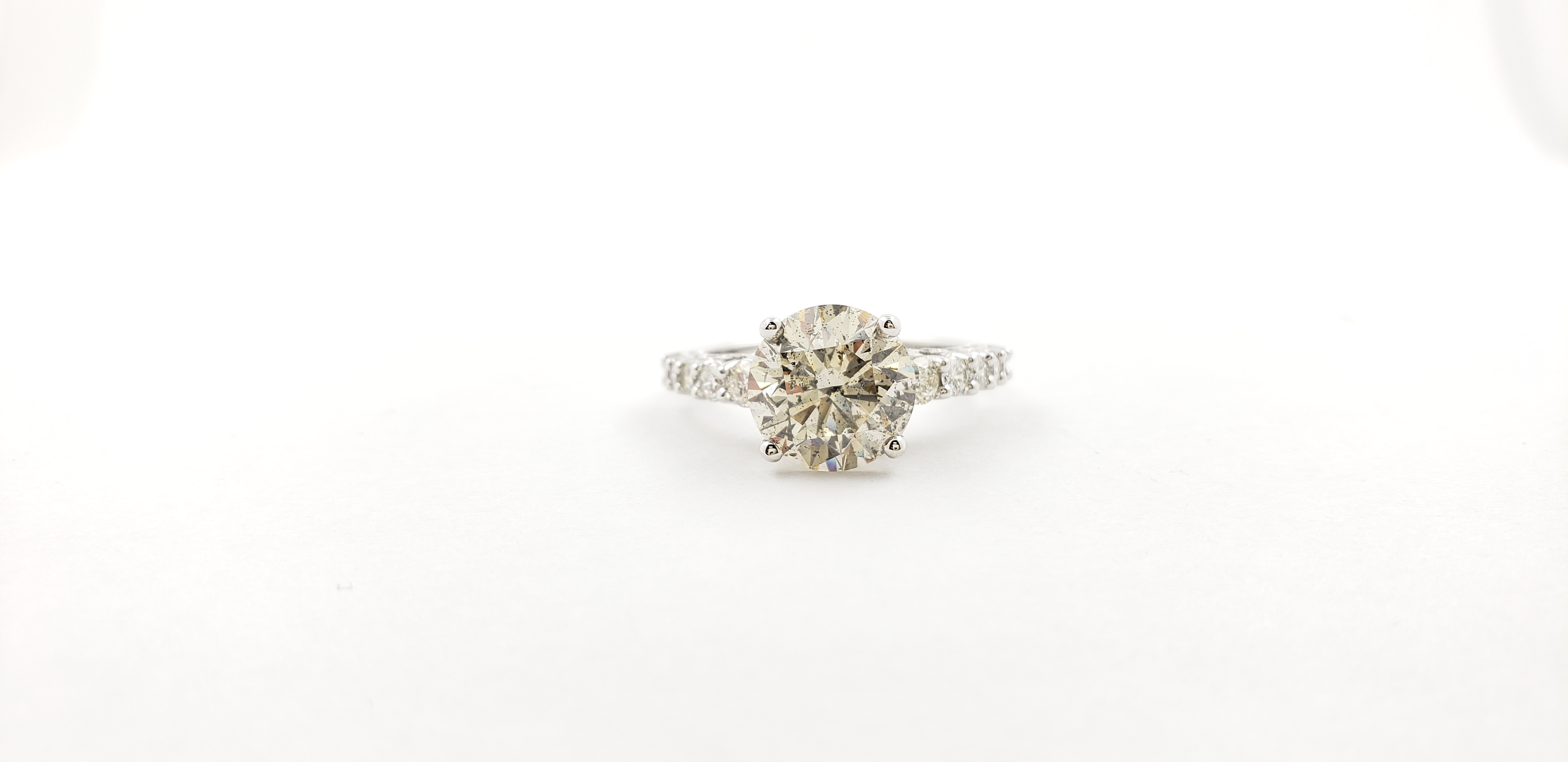 Round Shape Diamond Ring